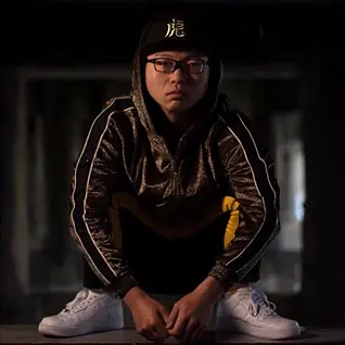 東 慎也