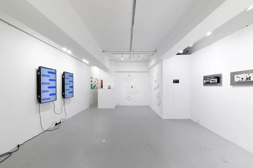 exonemo "LO" (2019), Installation view Photo by Shintaro Yamanaka (Qsyum!) ©exonemo, courtesy of the artist and WAITINGROOM