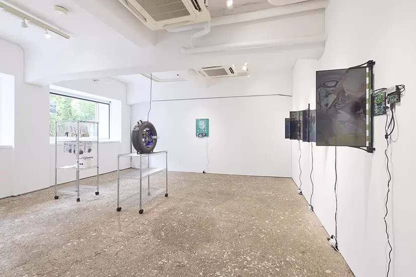 ネストール・シレ「トーキョーアーツアンドスペースレジデンス2024 成果発表展 『微粒子の呼吸』」展示風景、トーキョーアーツアンドスペース本郷 撮影：髙橋健治　