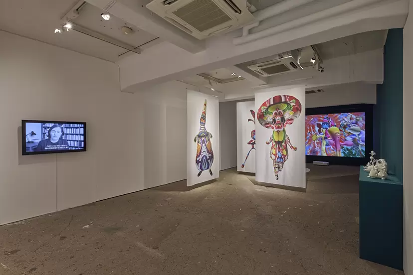 モニカ・ステューダー／クリストフ・ヴァン・デン・ベルク「TOKAS Project Vol. 8 『絡まりのプロトコル』」展示風景、トーキョーアーツアンドスペース本郷、2025 撮影：髙橋健治　