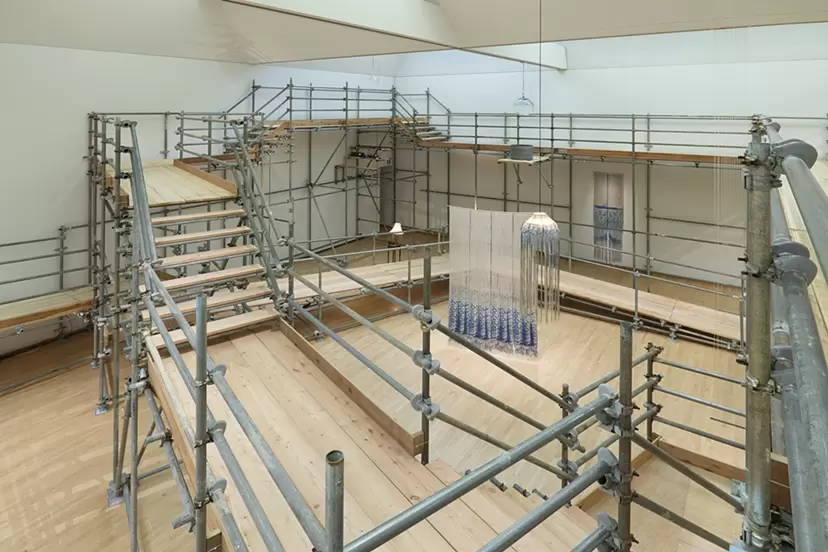 梅田哲也、呉 夏枝「Tokyo Contemporary Art Award 2024-2026 受賞記念展『湿地』」展示風景、東京都現代美術館、2025  撮影：髙橋健治　
