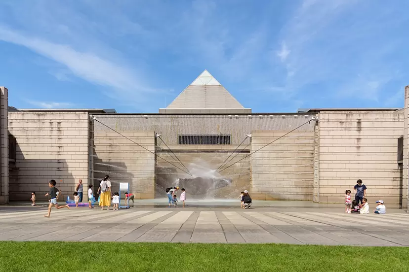 Plaza Photo by Jun Tazawa