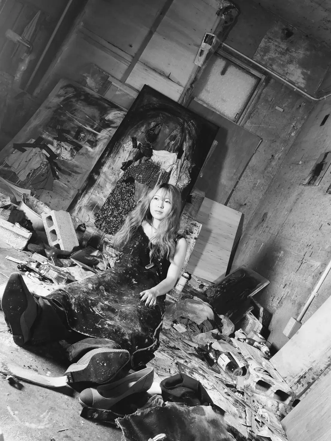 【YUGEN Gallery】抽象絵画×前衛書道で無双する。20年代の超新星アーティスト、鈴木清麗の個展開催が決定！ | 株式会社ジーンのプレスリリース 白黒抽象画 　街の流動