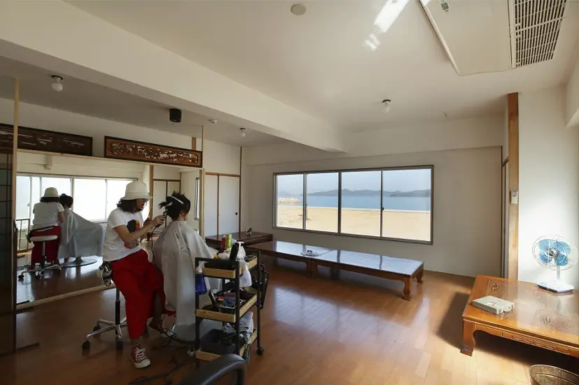 宮永愛子|瀬戸内国際芸術祭2022 「島の中の小さなお店」プロジェクト《ヘアサロン壽》