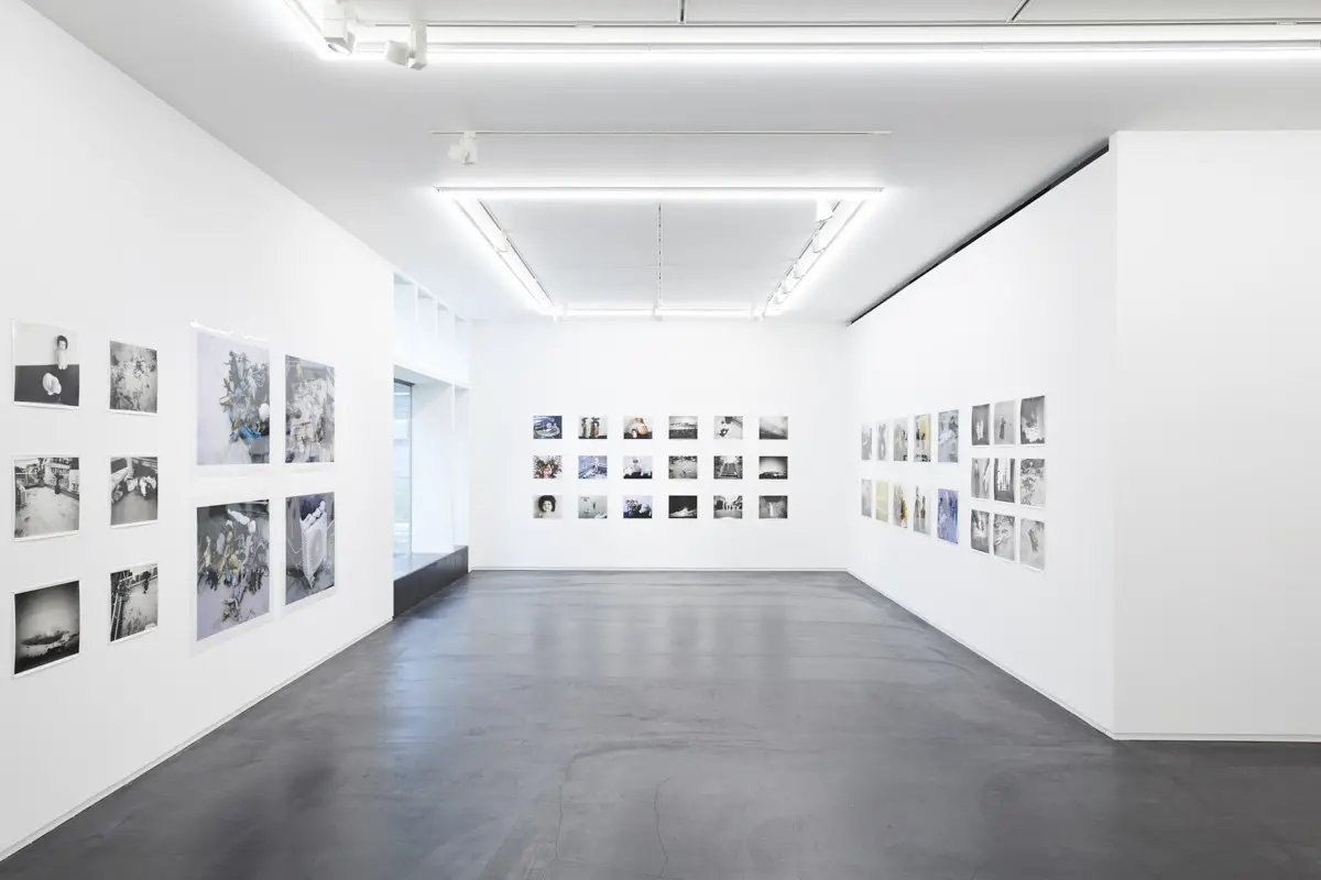 荒木経惟 「梅ヶ丘墓情」 | ArtSticker