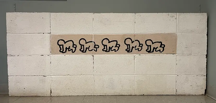 キース・ヘリングが大学の壁に油性マーカーで描いた絵、40年を経て常設展示へ |ARTnews JAPAN