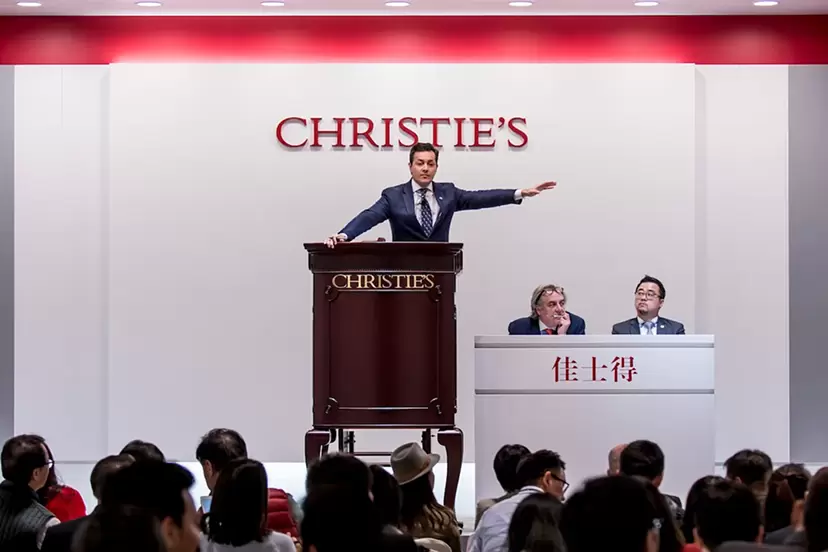 米中の貿易戦争に巻き込まれたクリスティーズが、アメリカ政府を提訴。政治がアートに与える影響｜ARTnews JAPAN