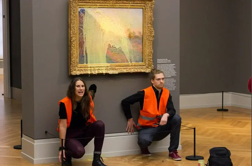 今度はモネの絵にマッシュポテト。 ドイツで環境活動家の抗議行動|ARTnews JAPAN