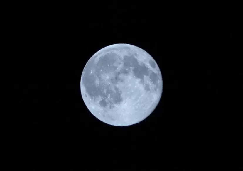 廣瀬智央 「月の裏側」