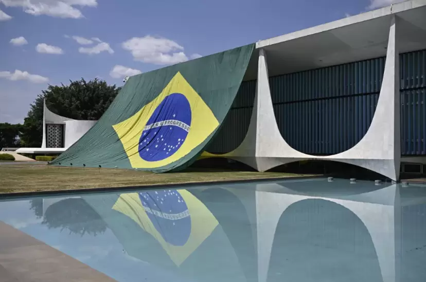 巨匠ニーマイヤー設計のブラジル大統領官邸、ボルソナロ時代に荒廃。美術品も紛失か|ARTnews JAPAN