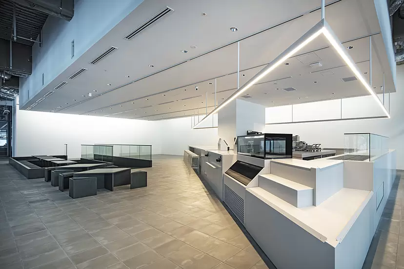 ギャラリー 展示台 中央タイプ木製ショーケース 展示台Lmロック式低床タイプ