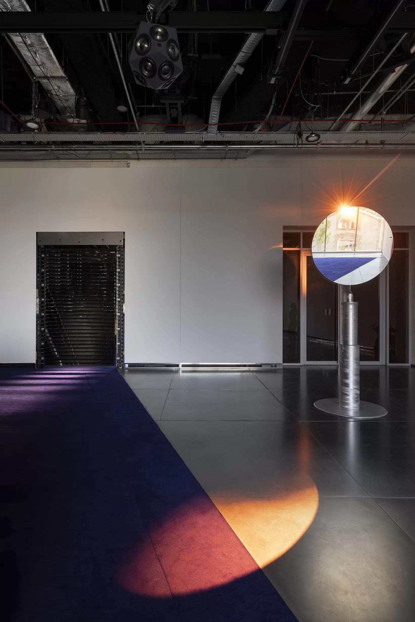 フィリップ・パレーノ：この場所、あの空 Philippe Parreno: Places and Spaces | ArtSticker, image size:1640x2458