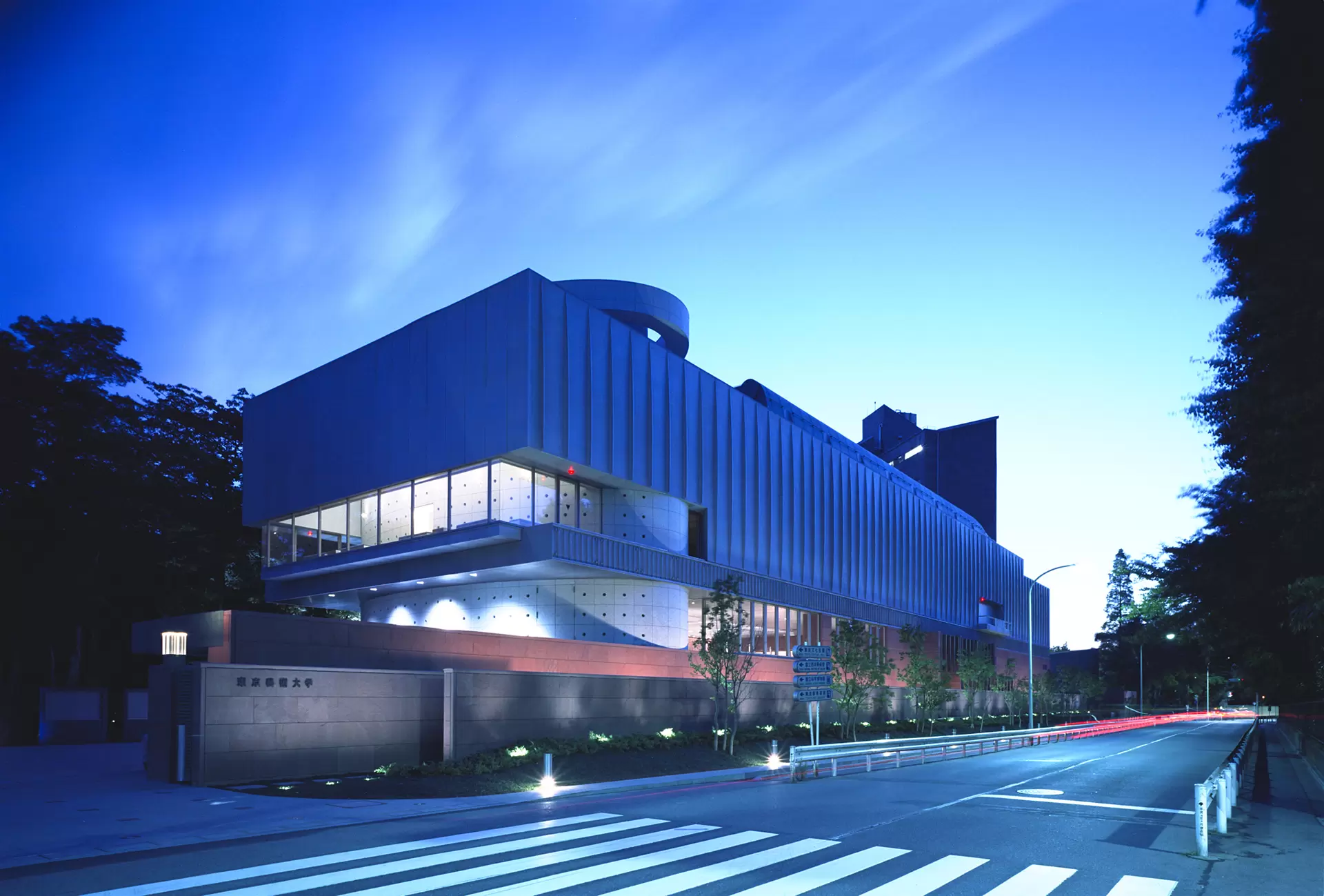 【中古】 美術と教育のあいだ/東京藝術大学出版会/東京芸術大学 入手困難 美術と教育のあいだ 東京藝術大学美術教育研究室 編