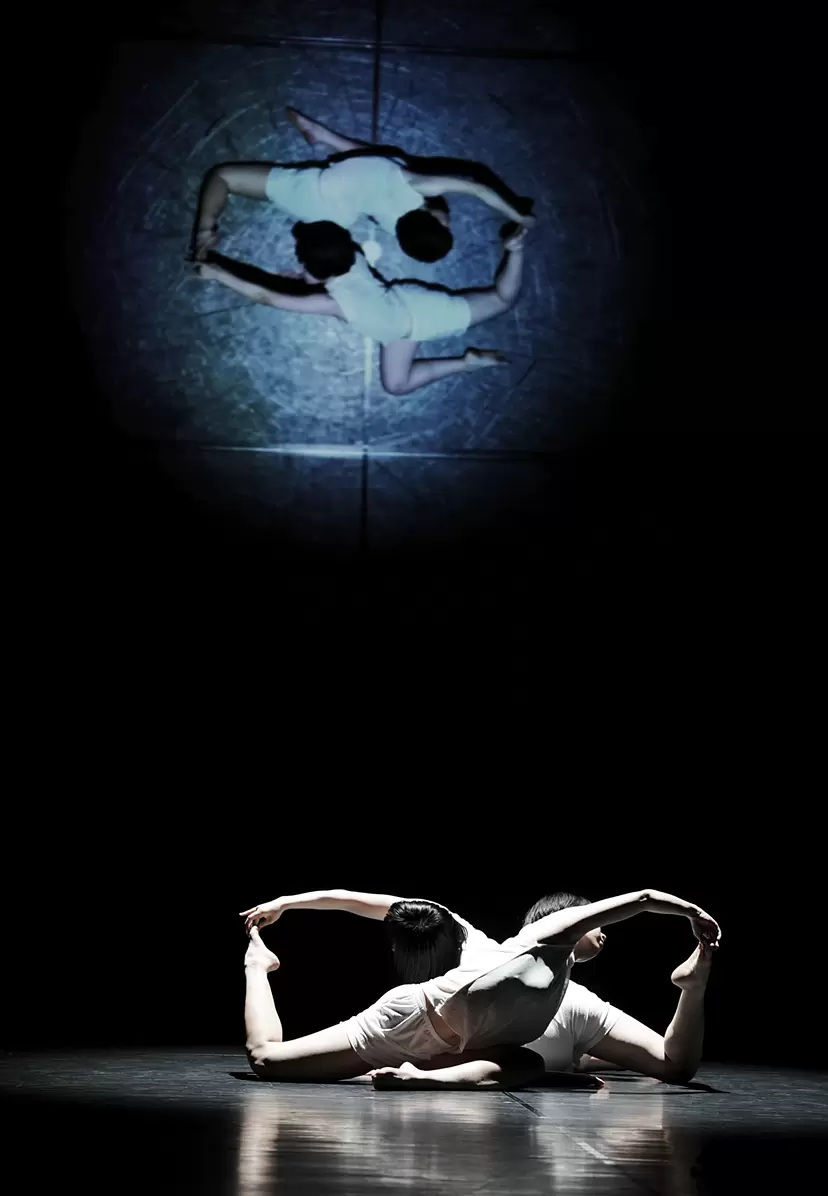 Minami NAKAYASHIKI: Performance + Installation 2024 “Where Light and Body Meet”