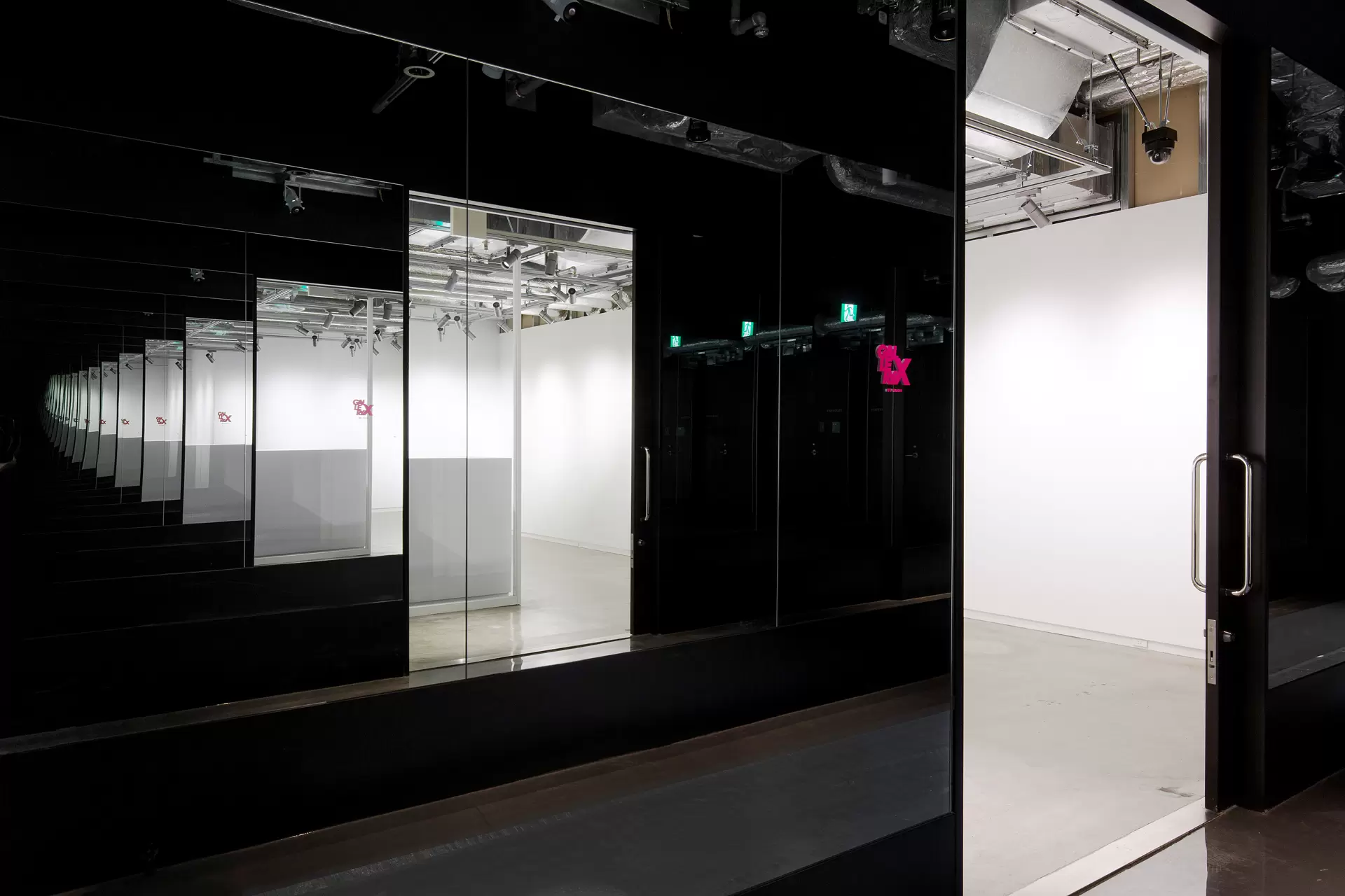 GALLERY X BY PARCO | ArtSticker