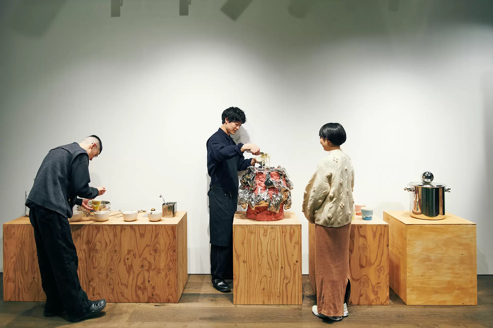 桑田卓郎＋く「窯上げうどん」 | ArtSticker
