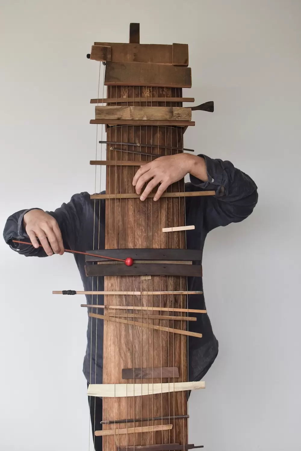 足立智美「古い未来の楽器と新しい昔の楽器（と文字）((人工知能による