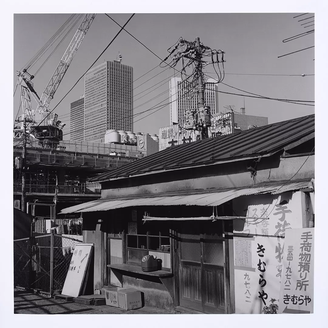 絵画、アクリル画、F8号、妙義山の岩山に立つ男　佐原聖春 Amazon.co.jp: 絵画、アクリル画、F8号、妙義山の岩山に立つ男