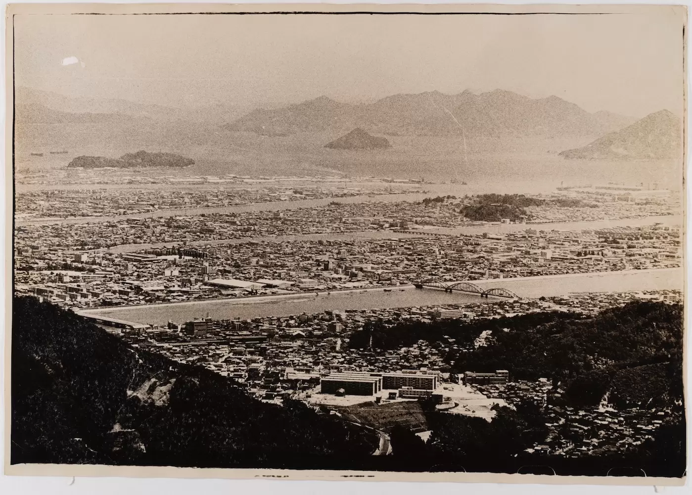 ヒロシマ・広島・hírou-ʃímə」 全日本学生写真連盟の写真表現と運動