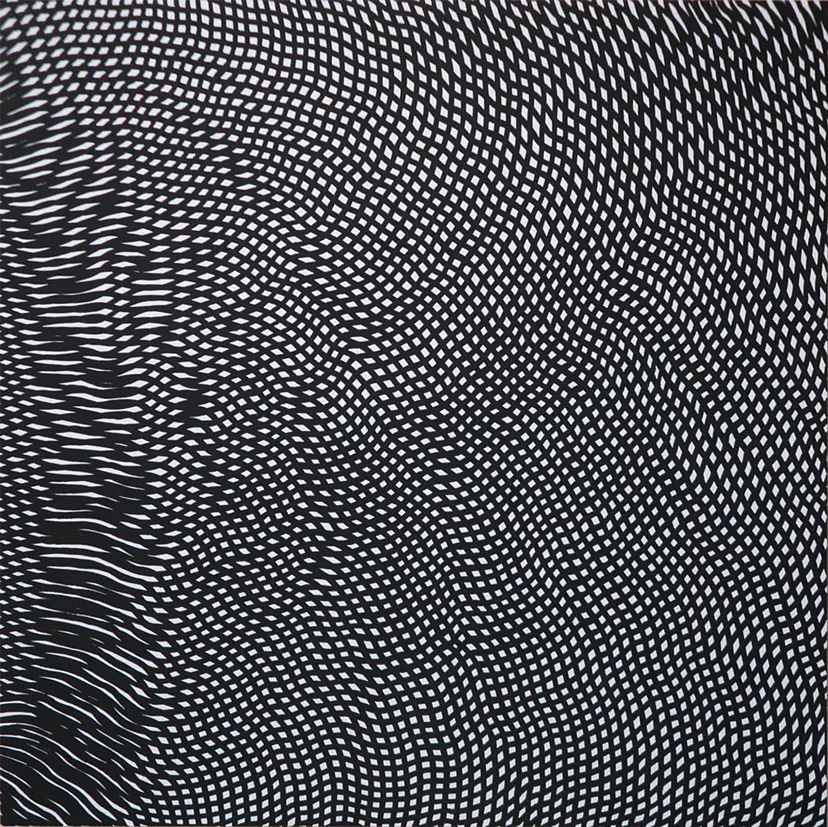 斜線を引き、交差させていく /  I draw diagonal lines and crossing them