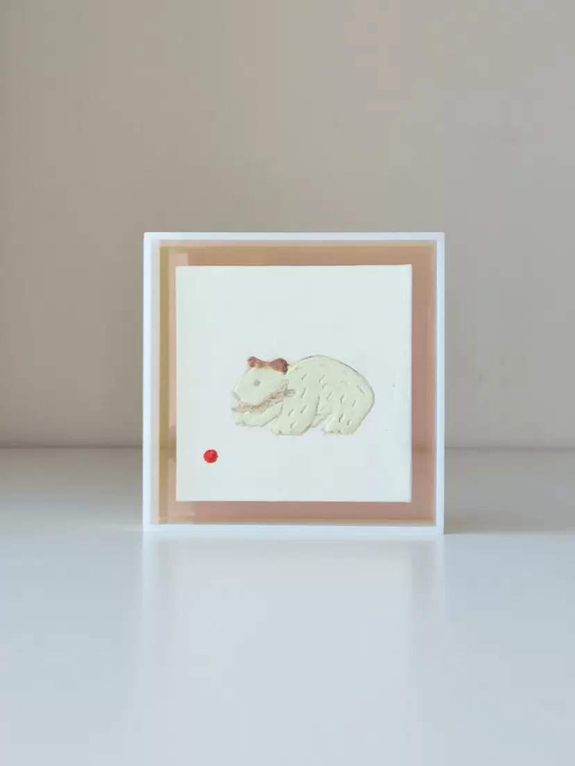 Pudding-colored carved wooden bear