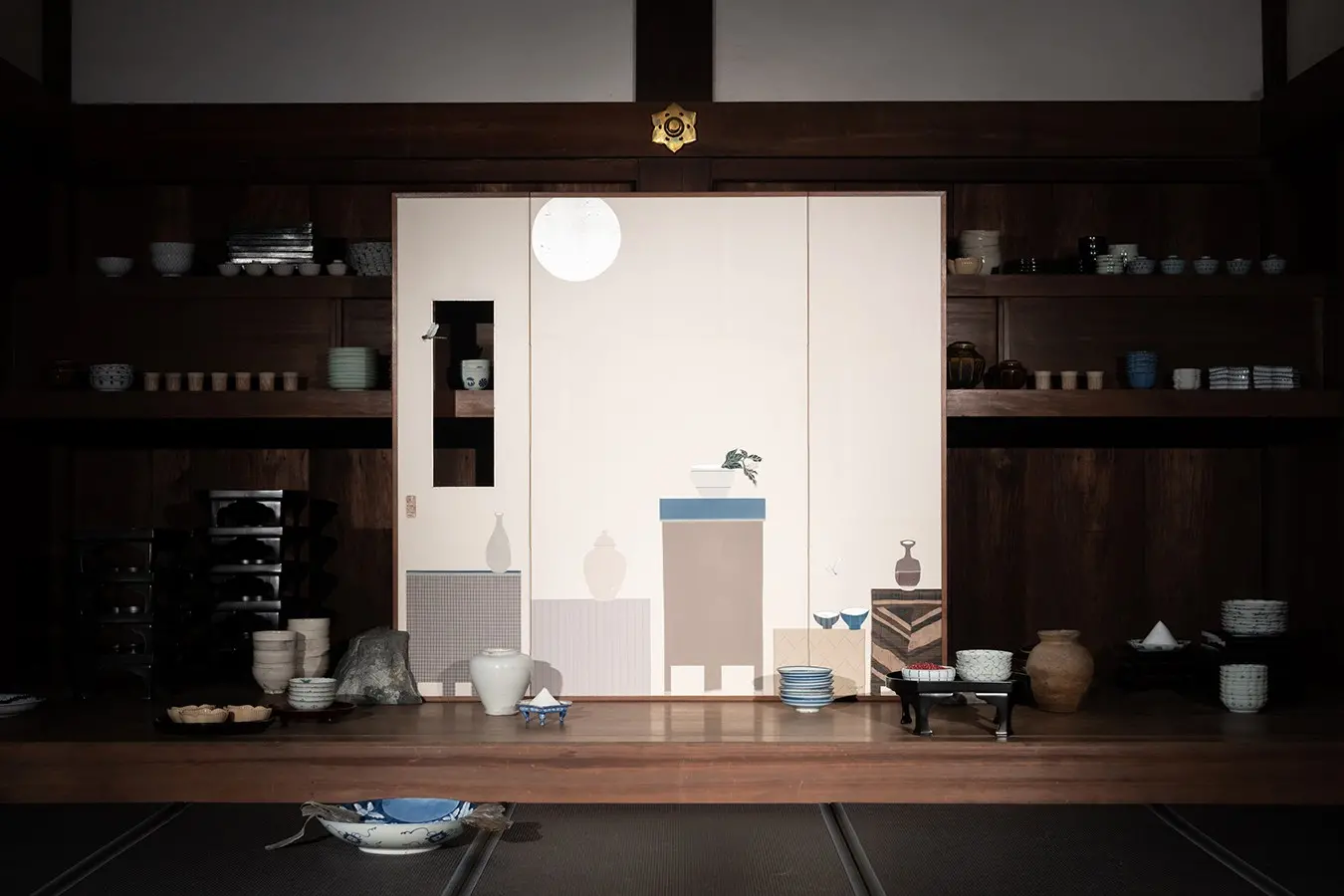 誰が袖 For Whom the Table Waits