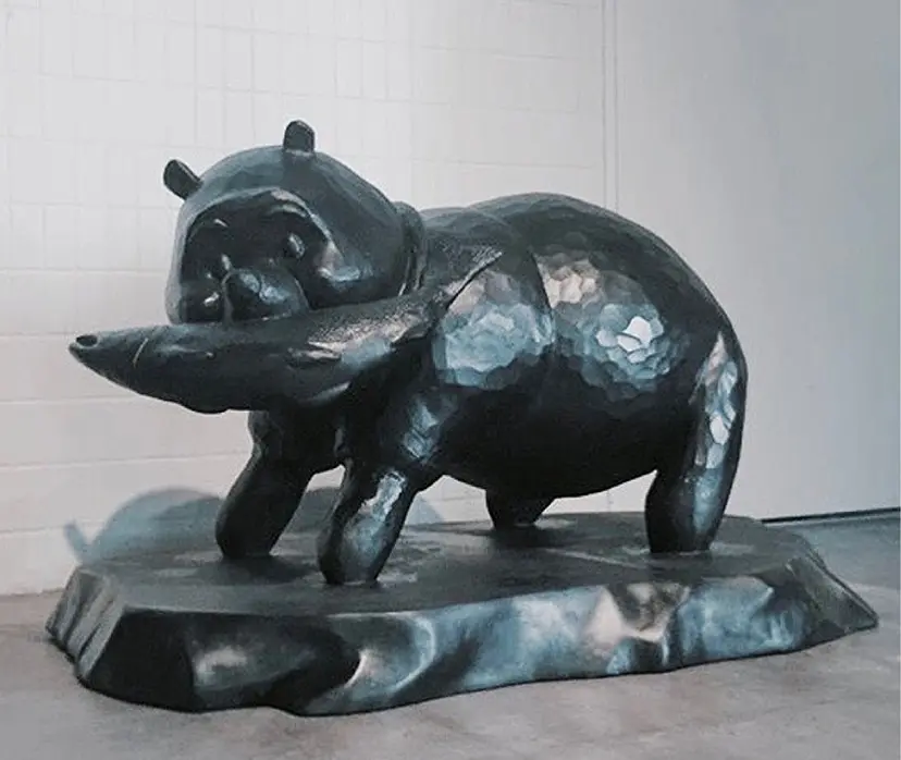 Wooden bear by 田村 琢郎