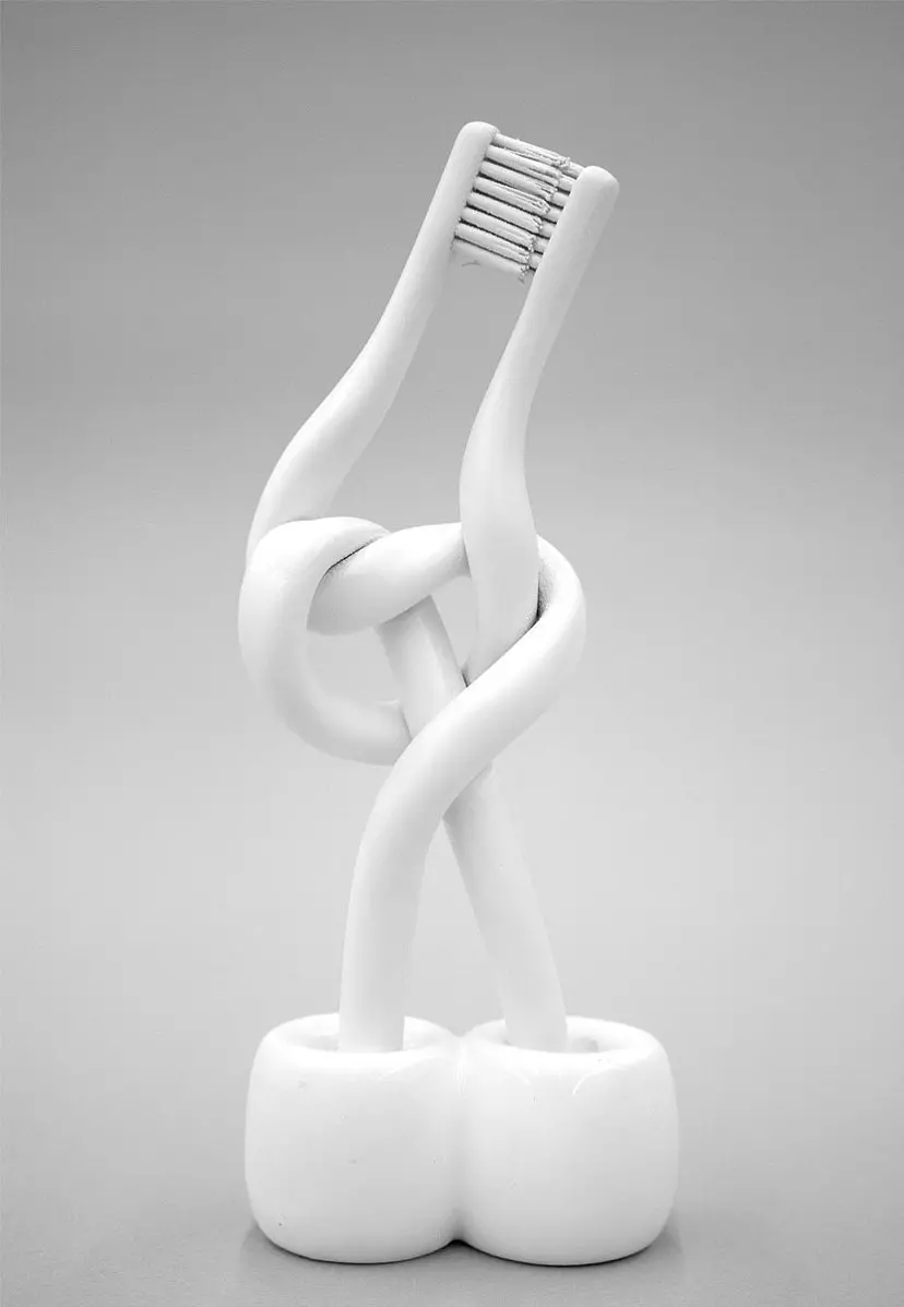 Tooth brushes by 田村 琢郎
