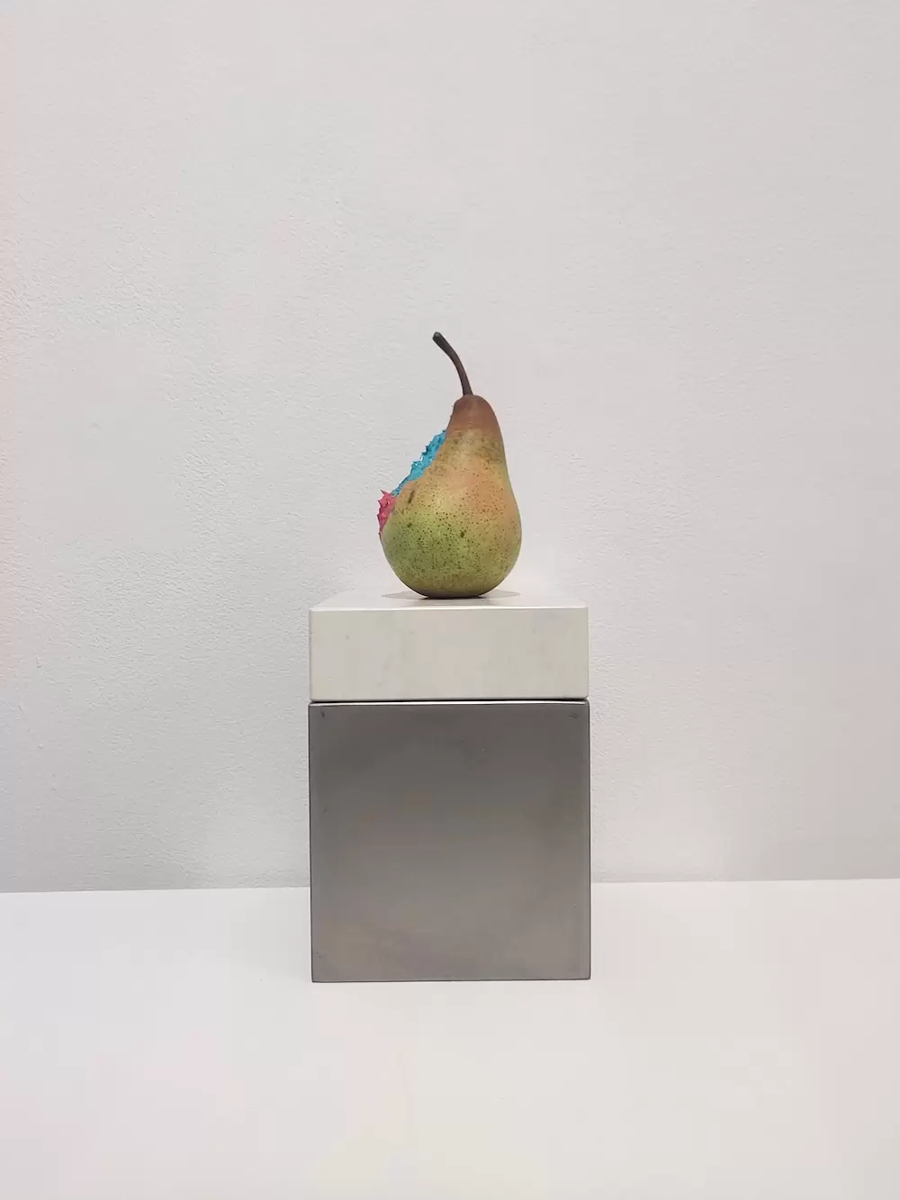 Pear (cobalt blue turquoise & rose grey) by 雨宮 庸介 | 現代アート