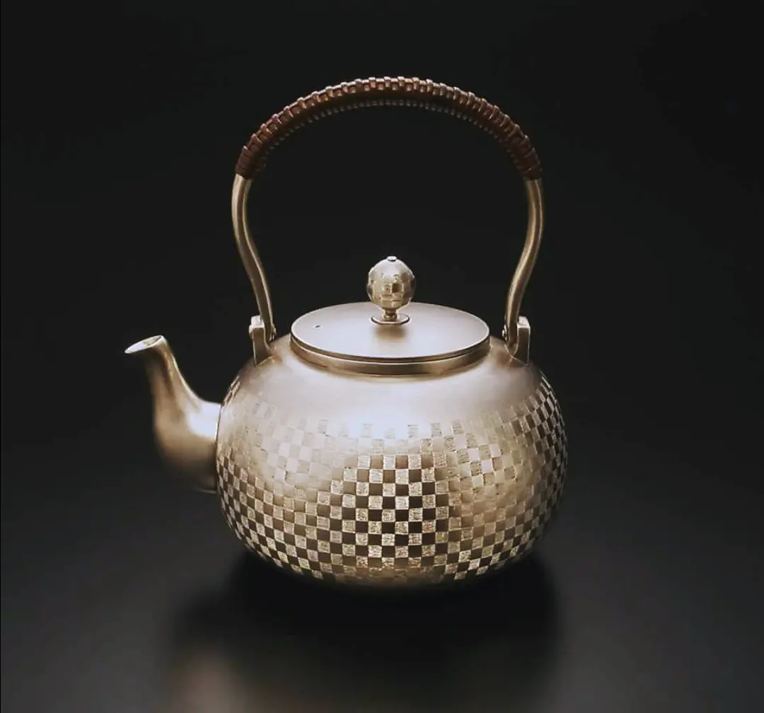 森川栄月　純銀　湯沸　霰打銀瓶　746g共箱　チヒサコ 東さ7-0919☆2F 森川栄月 純銀 湯沸 霰打銀瓶 746g共箱 チヒサコ 東さ