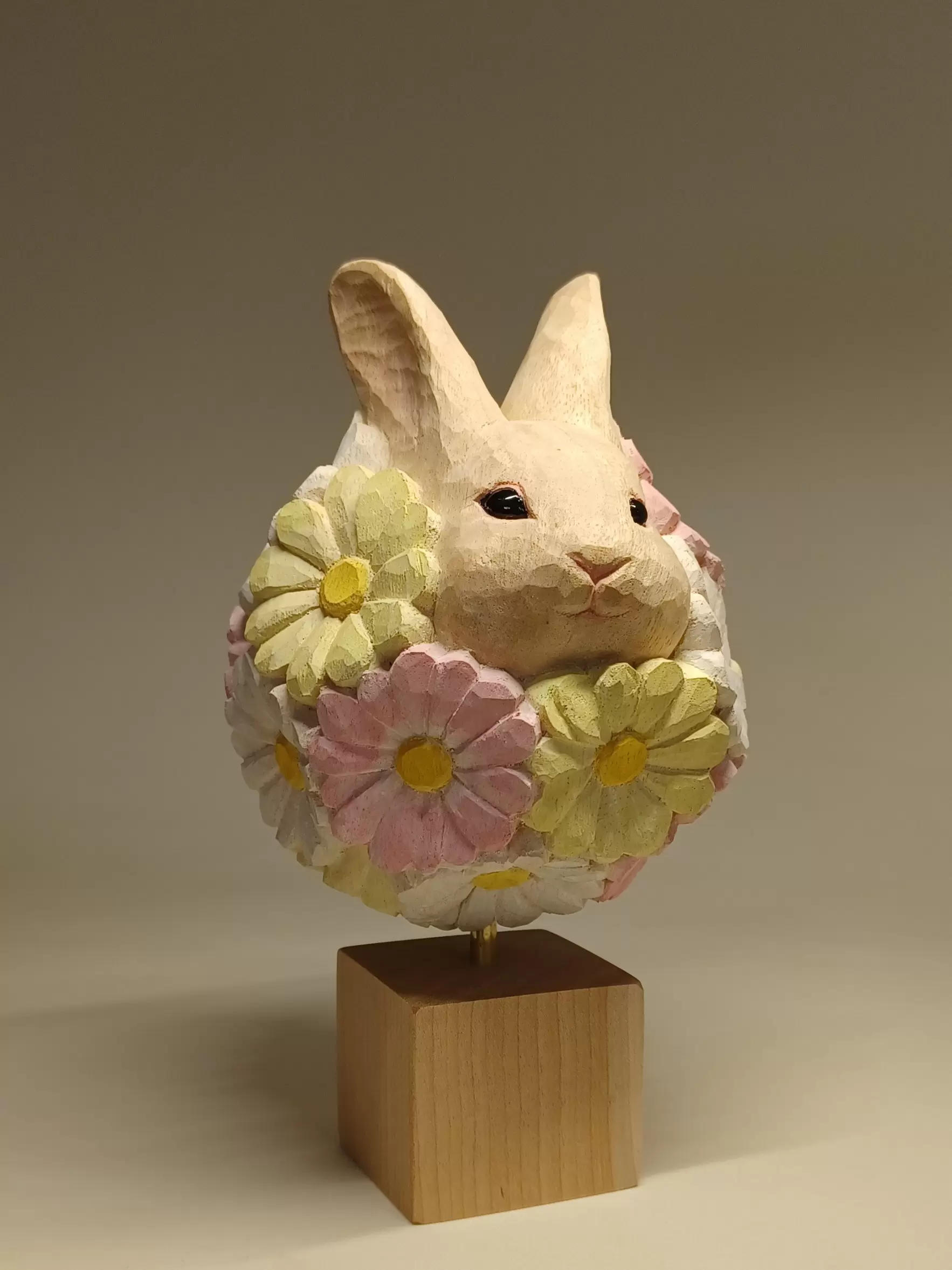 花咲けるウサギ by 山岡 紀文 | 現代アートの販売・通販 | ArtSticker