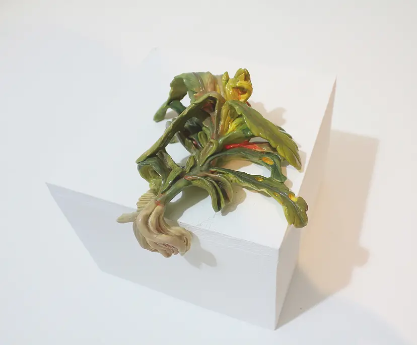 黄金町の野草（身をあずけていた草） by 楊 珪宋
