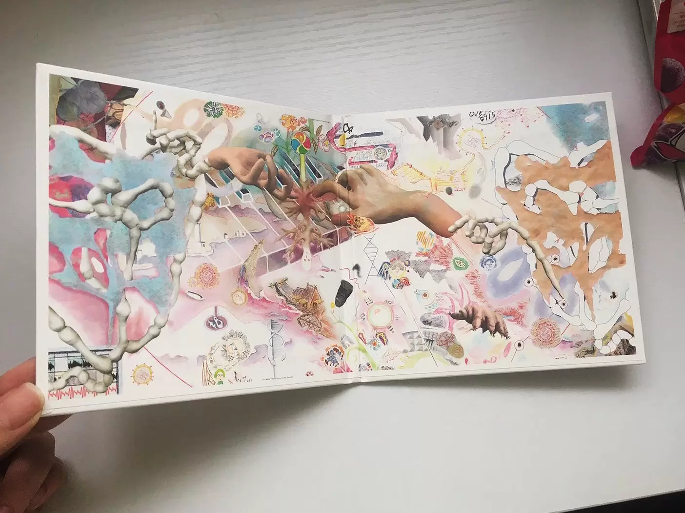 シーチェンジ（長谷川白紙「夢の骨が襲いかかる！」ジャケットartwork