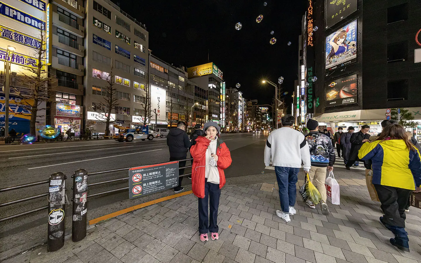 3月11日にしゃぼん玉を吹きながら、歩いて家に帰る
