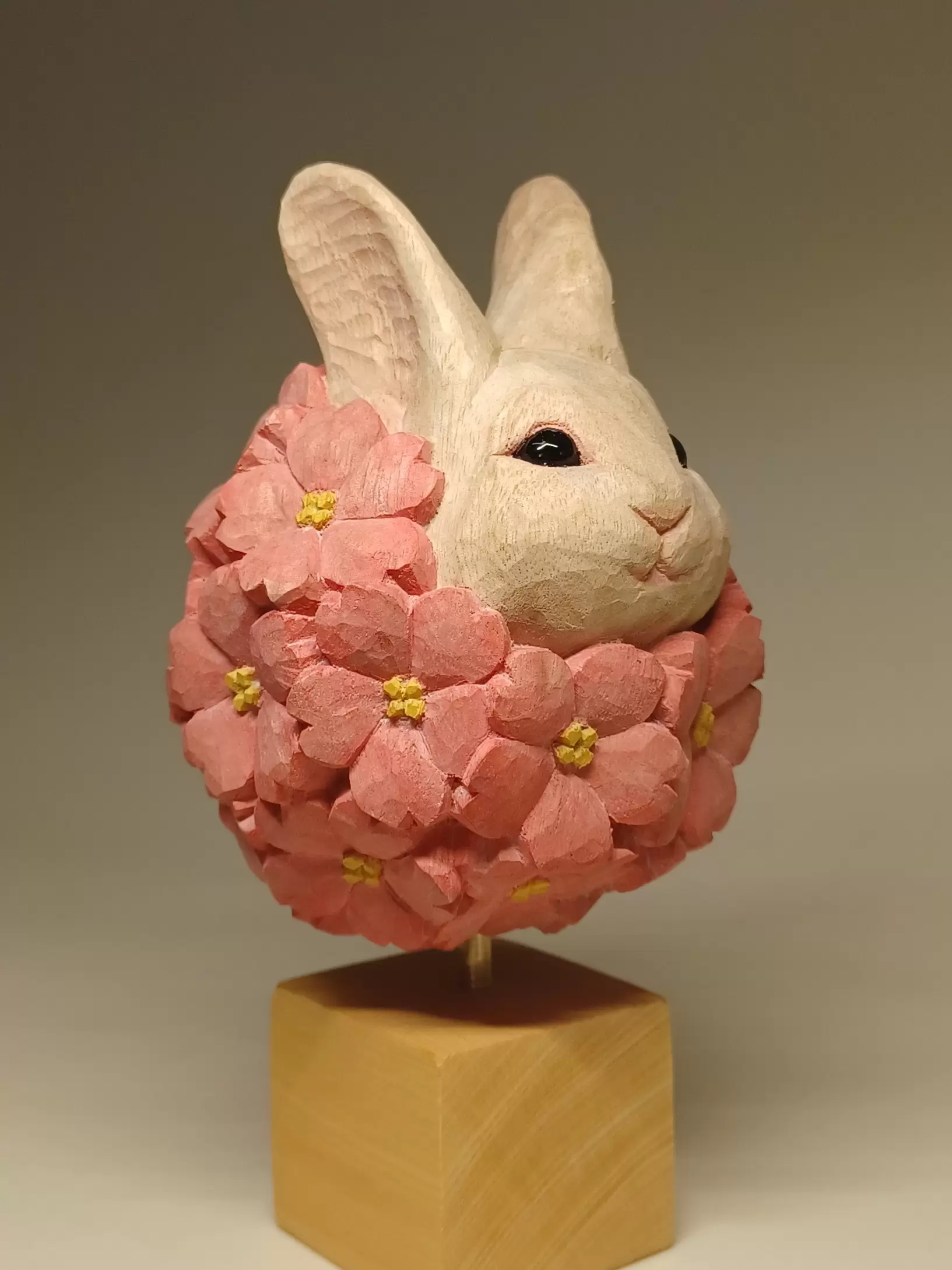 花咲けるウサギ by 山岡 紀文 | 現代アートの販売・通販 | ArtSticker