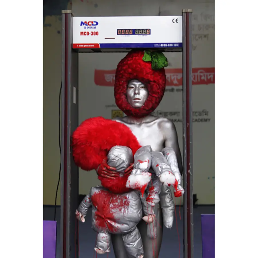 New Gender Bending Strawberry by 小林 勇輝 | 現代アートの