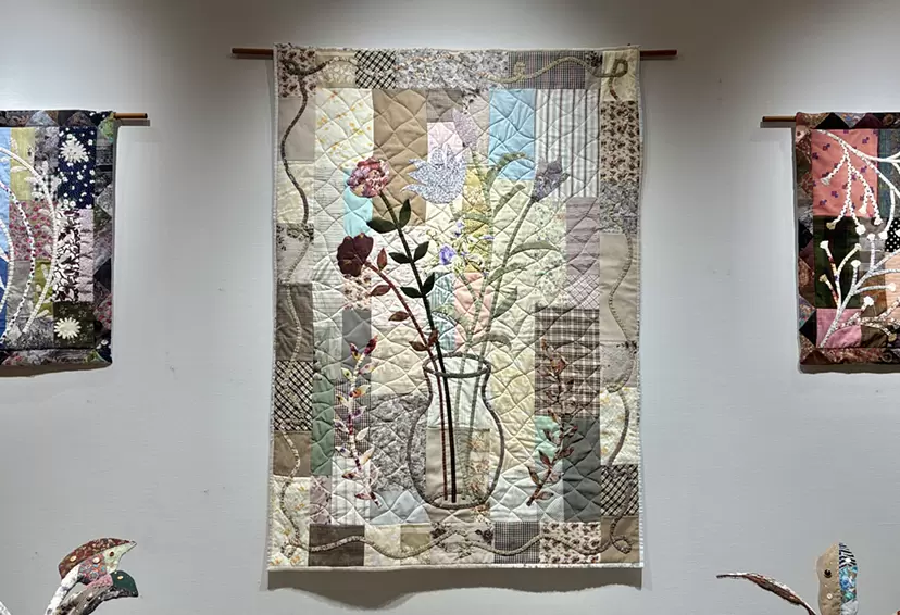 Flower Garden of Old Clothes / 花を飾るキルト by 嘉春佳