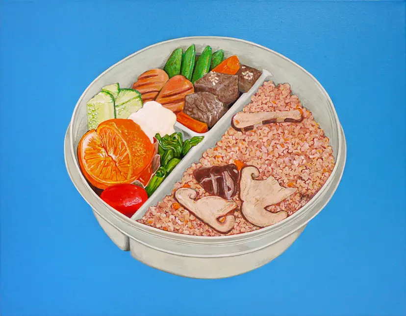 BENTO-May 26, 2018（熱量529kcal、蛋白質10.7g、脂質17.6g、炭水化物78.6g、塩分2.9g／原材料名：炊き込み御飯、みかん、ウィンナー、こんにゃく、青梗菜、きゅうり、ミニトマト、スナップえんどう、にんじん、マヨゲーズ、サラダ油、みりん風調味料、しょうゆ、ごま） by 新宅睦仁