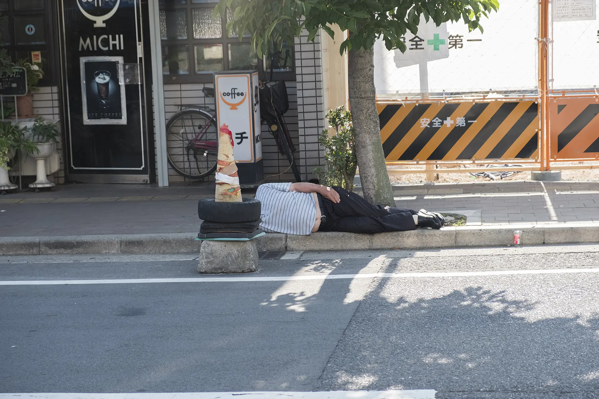 寝る人/Sleeping person
