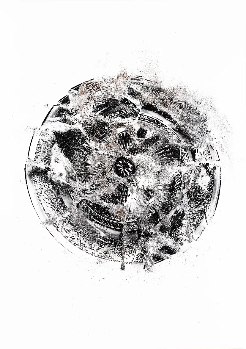 Crushed/Glass dish BK #1 by 栗棟美里