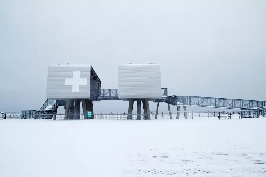 Unbeknown - winter beach
