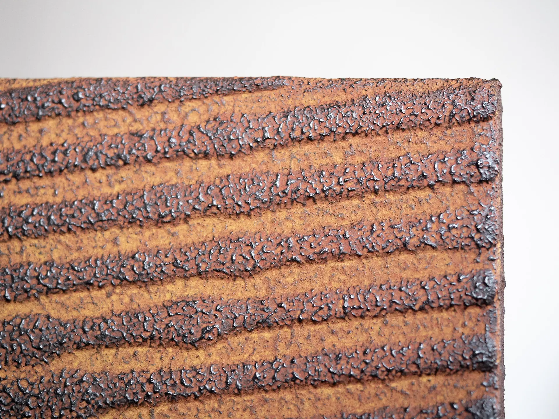 iron-oxide painting “D.L./S****22” by 加藤 智大 | 現代アートの販売