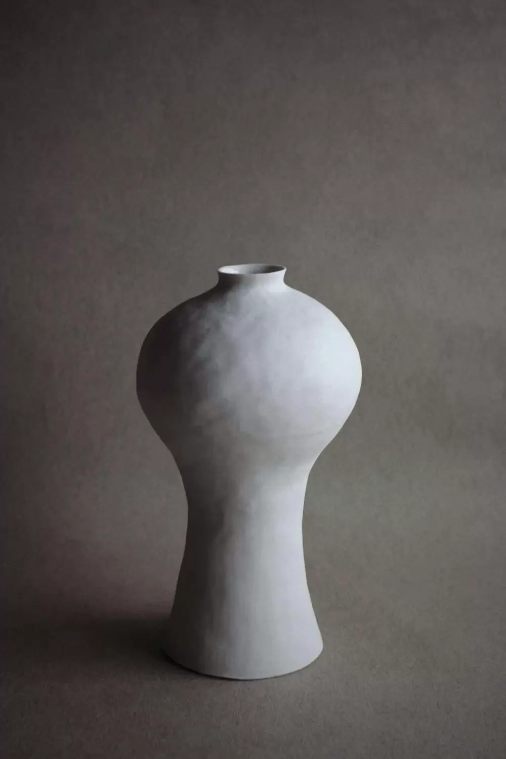 Hand-Pinched White Porcelain Vase 白瓷手捏花器