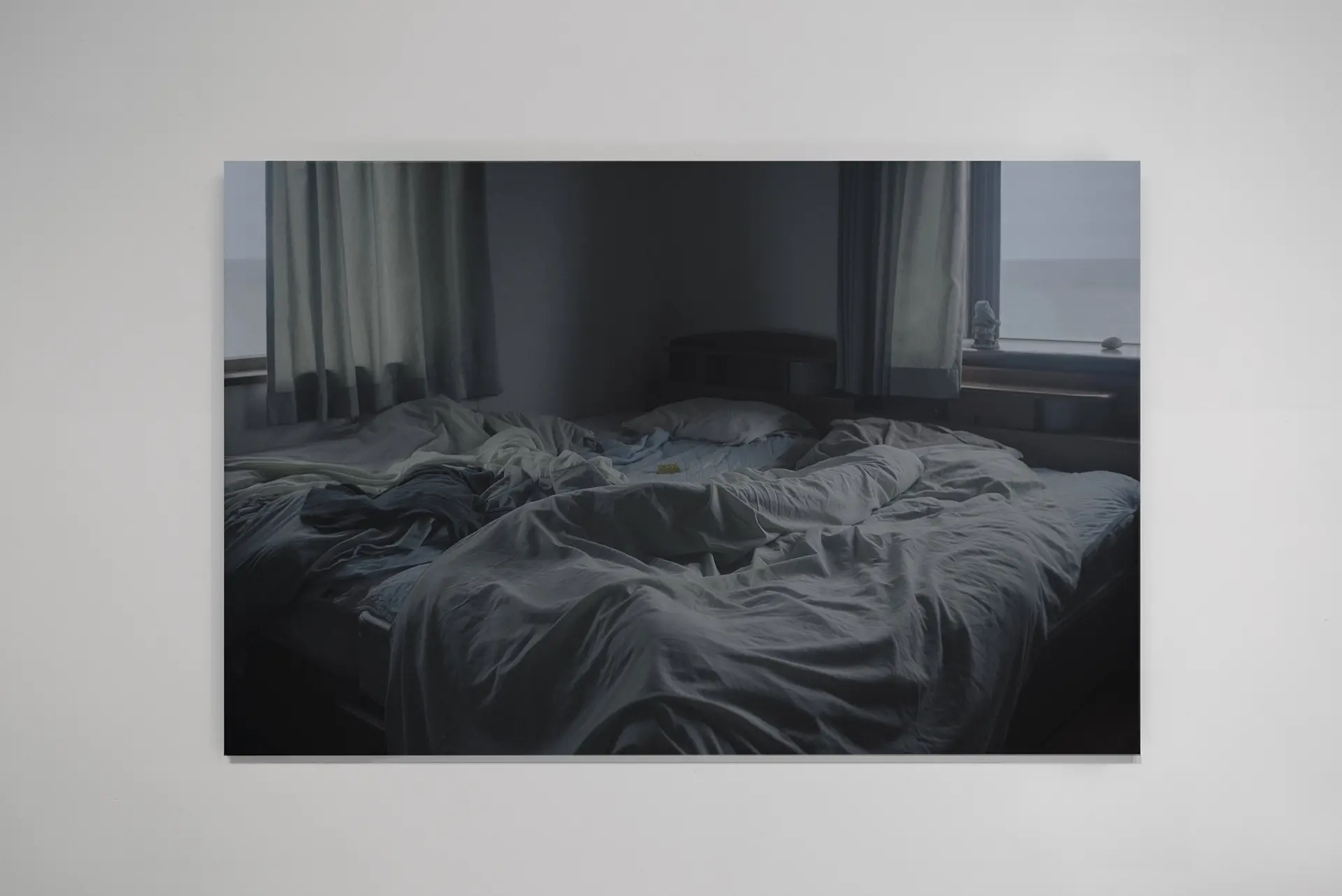 “Close Contact” -Bed- 