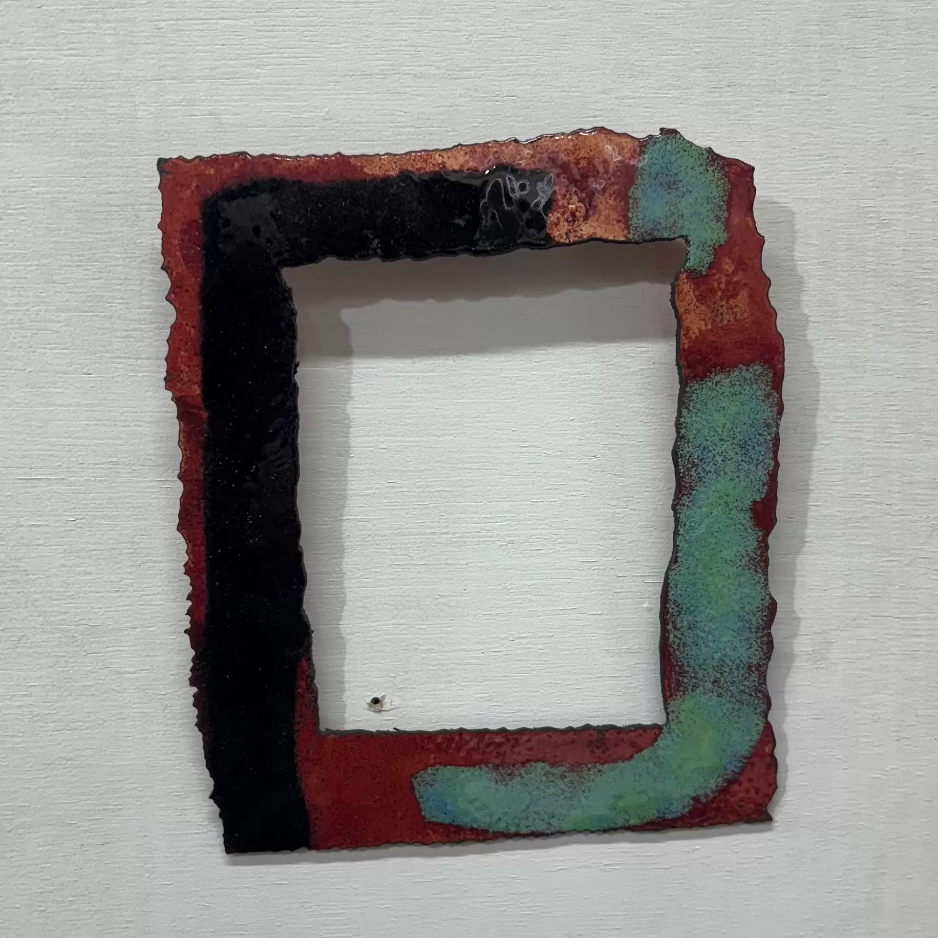 frame(black and green line)