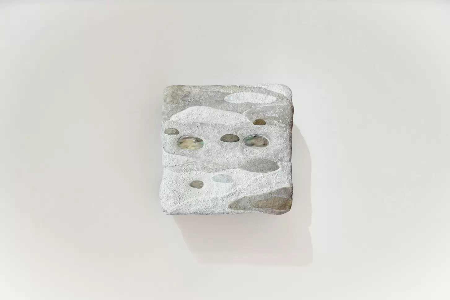水泥之間的微光 / Glimmer Among the Concrete