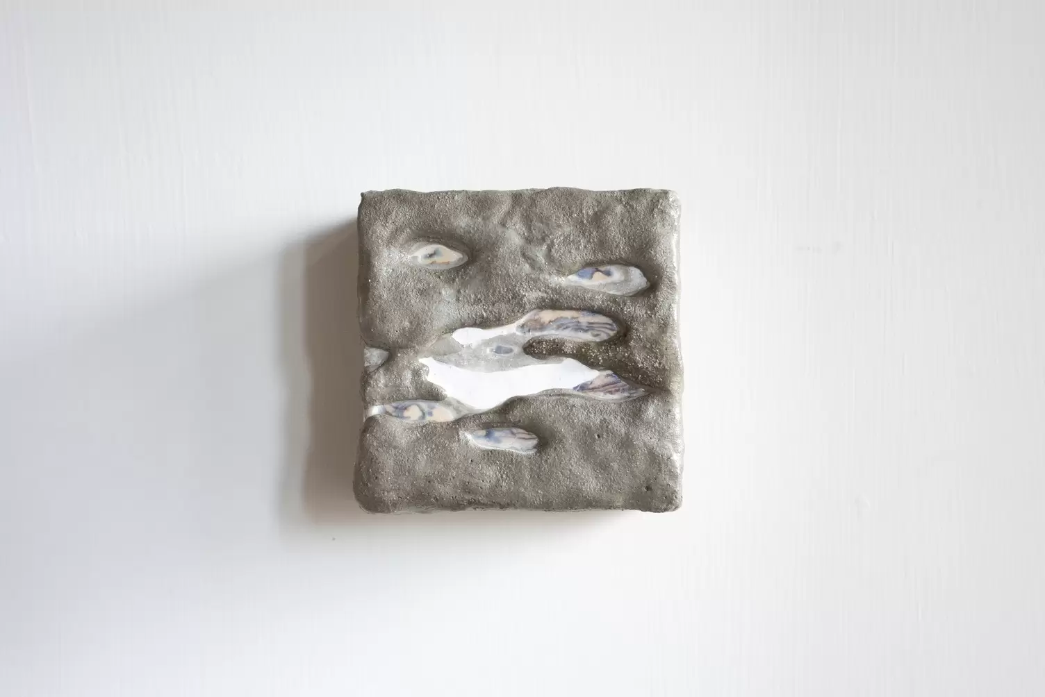水泥的珍珠母留痕II / Cement and Shell II