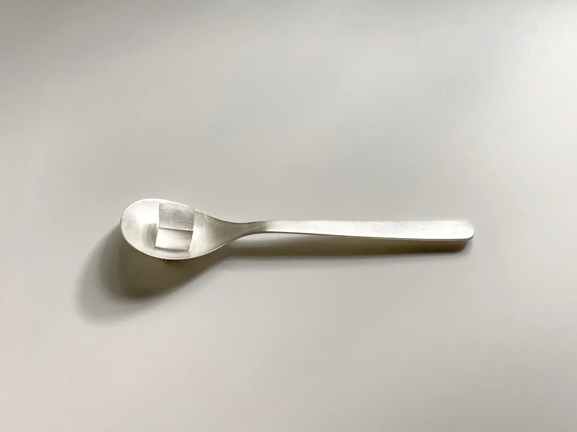 アートカトラリー 立場が入れ替わってしまったスプーン 福田繁雄