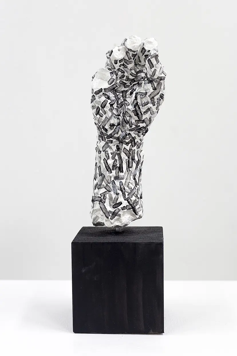 Right Hand (Black) by 安井鷹之介