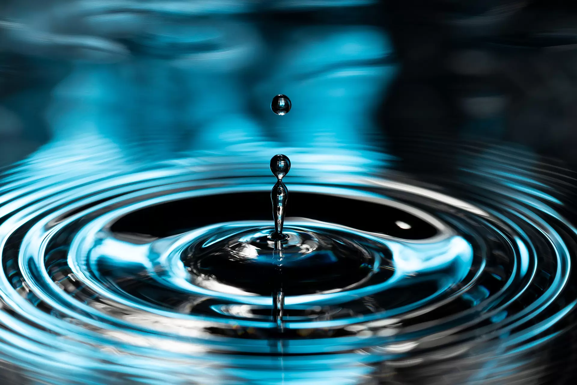 一滴から広がる水の波紋 by 藤原来夢 | 現代アートの販売・通販 | ArtSticker